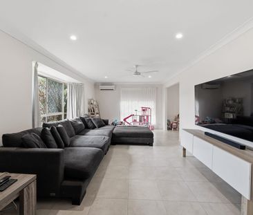 Lowset Bayside Living in a Quiet Family Pocket - Photo 3