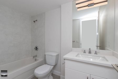 305-2016 Fullerton Avenue, North Vancouver - Photo 2