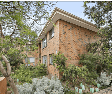 Neat and spacious apartment in Alphington. - Photo 4