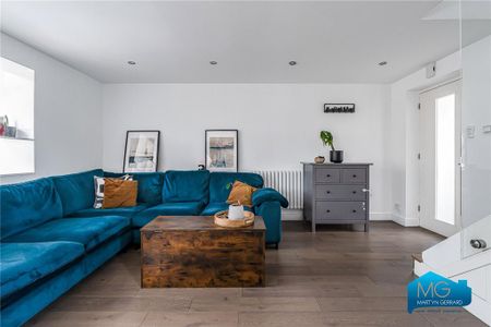 3 bedroom end of terrace house to rent - Photo 2