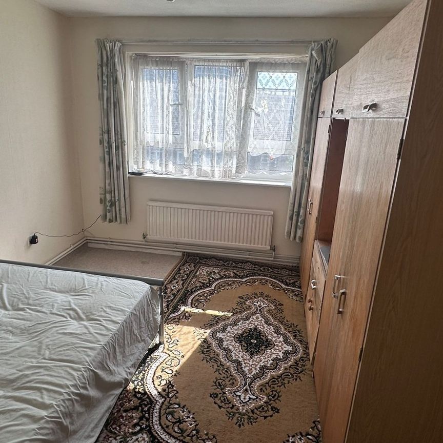 Room in a Shared Flat, Stratford Road, E13 - Photo 2