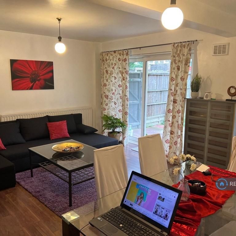 4 bedroom semi-detached house to rent - Photo 1