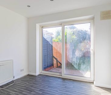 3 bed Terraced for rent - Photo 5