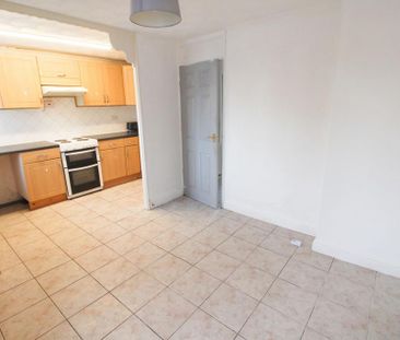 3 bedroom terraced house to rent - Photo 5