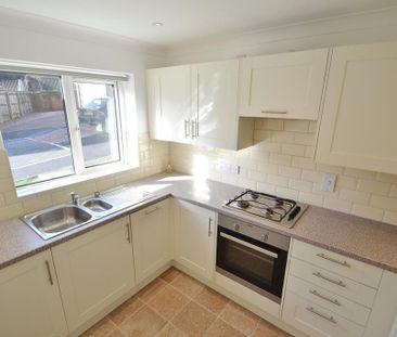 3 bedroom semi-detached house to rent - Photo 6