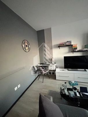 Apartament 2 camere, proaspăt renovat, 70 m pătrați ut... - Fotografie 1