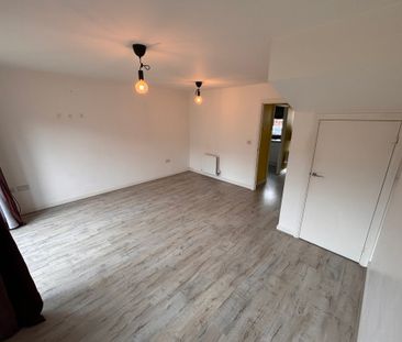 Lower Lodge Avenue, Rugby - Photo 1