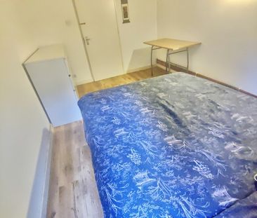 Room in a Shared Flat, Vining St, SW9 - Photo 5