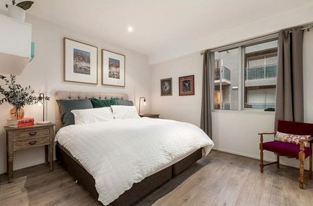 Stunning Split-Level Warehouse Conversion with Bay Views & Luxe Space - Photo 5