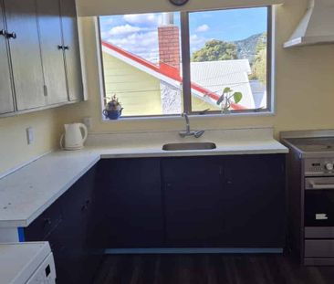 Convenintly-located house with central heating - Photo 3