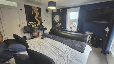 4 bedroom apartment to rent - Photo 4