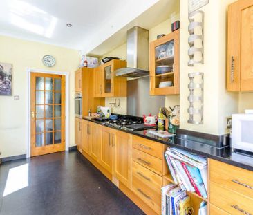 5 bedroom end of terrace house to rent - Photo 3