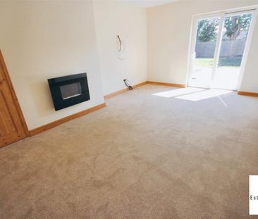 3 Bedroom House - Mid Terrace To Let - Photo 5