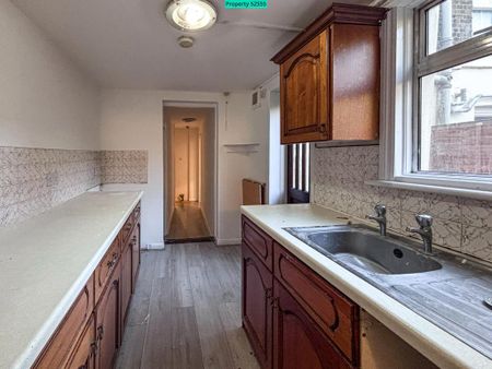 4 bedroom terraced house to rent - Photo 5