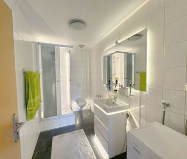 Moderne Galeriewohnung mit Einbauküche und Carport-Stellplatz - Photo 5