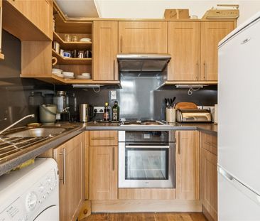 Sinclair Road, Shepherds Bush, W14 flat to rent - Photo 3