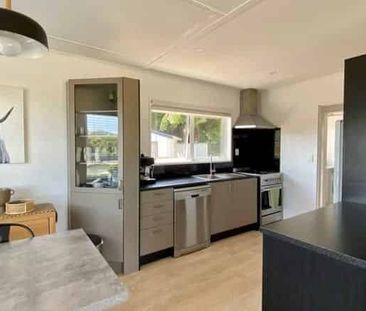 9 Invercargill Drive, Kelson - Photo 3