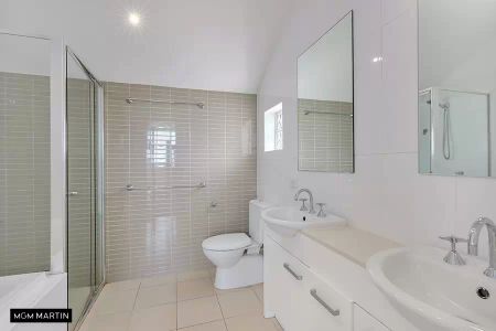 MGM MARTIN – SPLIT-LEVEL TWO BEDROOM APARTMENT - Photo 5