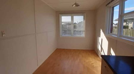 3 bedroom Family home - Photo 4