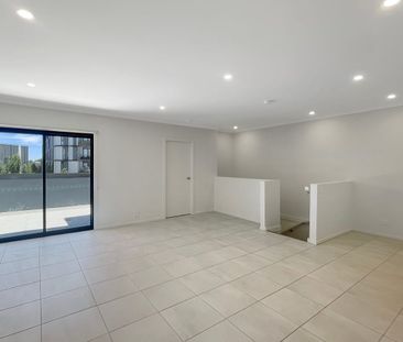 🏡 4-Bedroom Townhouse - Photo 1