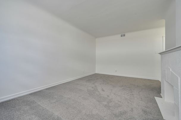 Edward Manor - Photo 1