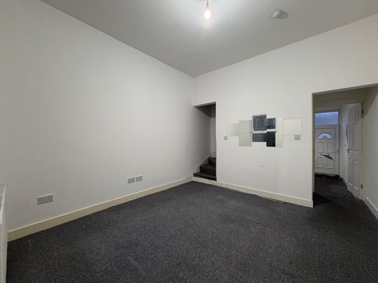 3 Bedroom Mid Terraced House For Rent - Photo 1