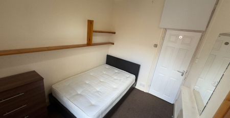 Room 3, Lucas Street, Woodhouse, Leeds, LS6 2JD - Photo 4