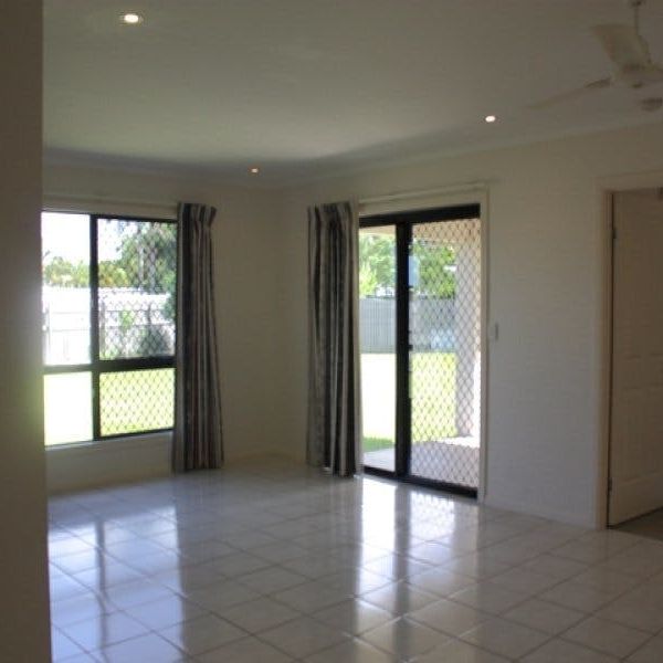 Spacious Four Bedroom Family Home with Large Yard in Kelso - Photo 1