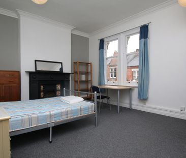 5 bedroom semi-detached house to rent - Photo 2