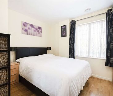 A wonderful modern and spacious one bedroom flat in a desirable loc... - Photo 5