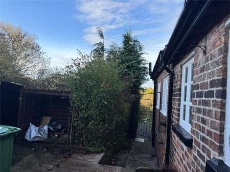 2 bedroom semi-detached house to rent - Photo 3