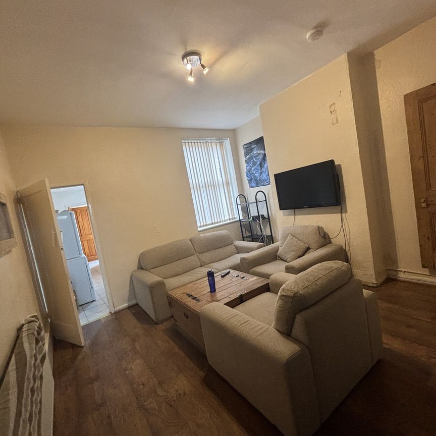 90 HUBERT ROAD - Photo 1