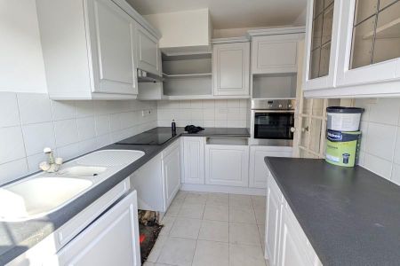 3 bedroom end of terrace house to rent - Photo 2