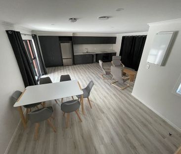 Feel at Home – Bedrooms with Heat Pumps & Ensuites - Photo 4