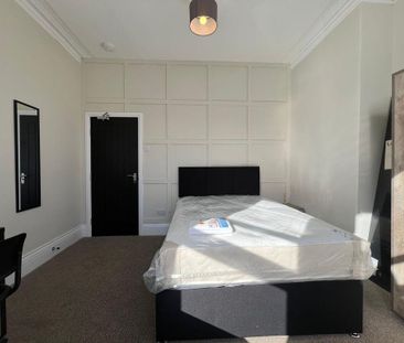 1 bedroom in a flat share to rent - Photo 3