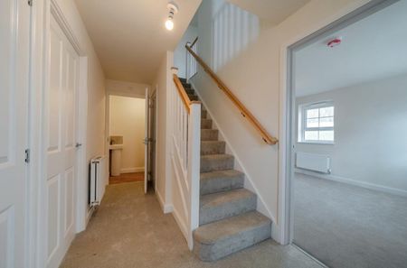 4 Bedroom House - Detached - Photo 5