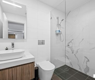 Chic, Convenient Living - Photo 6
