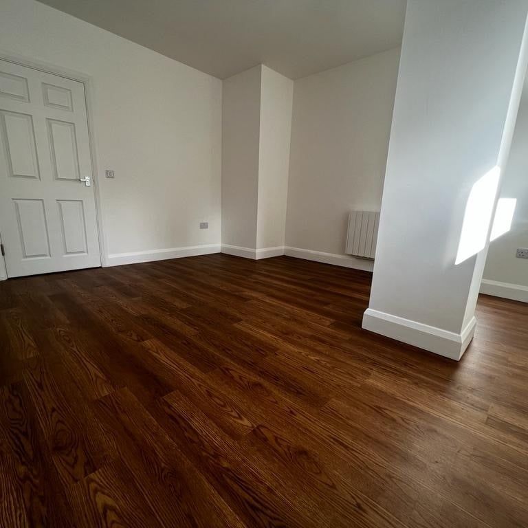 London Road North - Photo 1