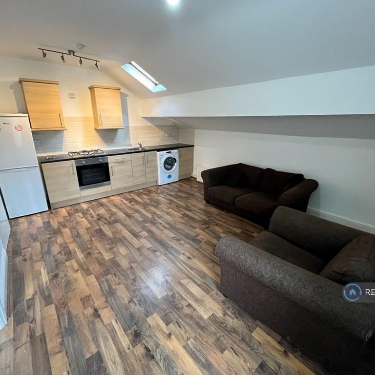 1 bedroom flat to rent - Photo 1