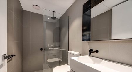 Unfurnished 1-Bedroom Apartment in Prime North Melbourne Location - Photo 2