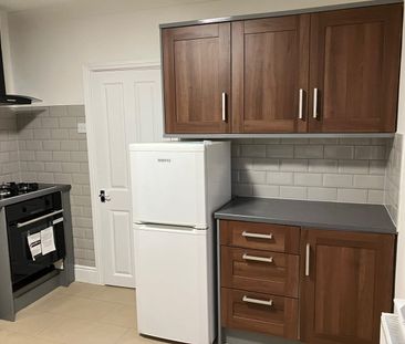 1 Bed Flat, Kingston Road, SW20 - Photo 1