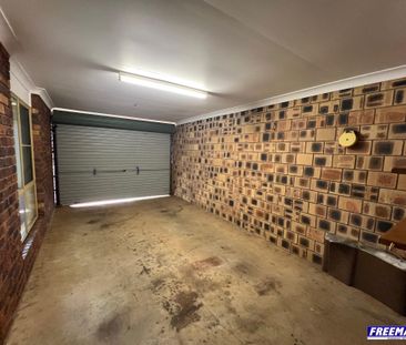 Spacious 3-Bedroom Brick Unit with Courtyard - Photo 5