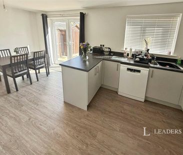 3 bedroom detached house to rent - Photo 2