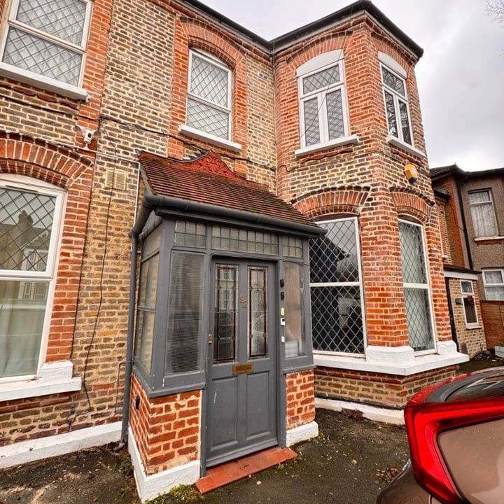 3 Bed Flat, Seven Kings, IG3 - Photo 1