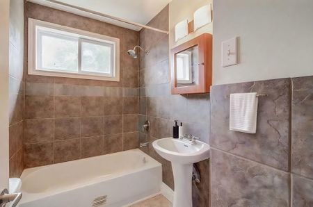 For Lease - 137 MANNING Avenue Unit# UPPER, Hamilton, Ontario - Photo 5