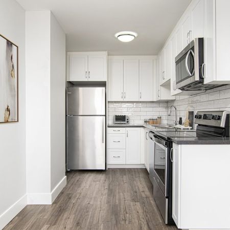 Pharmacy Apartments - Photo 4