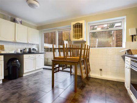 4 bedroom semi-detached house to rent - Photo 4