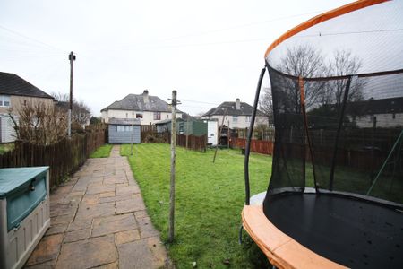 Cowdenhill Circus, Knightswood, Glasgow - Photo 3