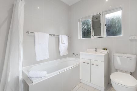 Modern Four Bedroom Family Home - Photo 4