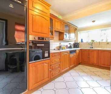 Cornwall Road, Kettering, NN16 - Photo 2